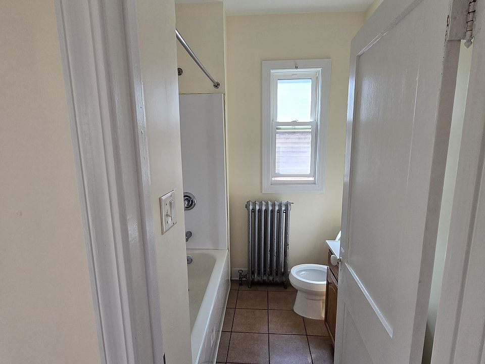 2nd image of 3826 Elm St Floor 2