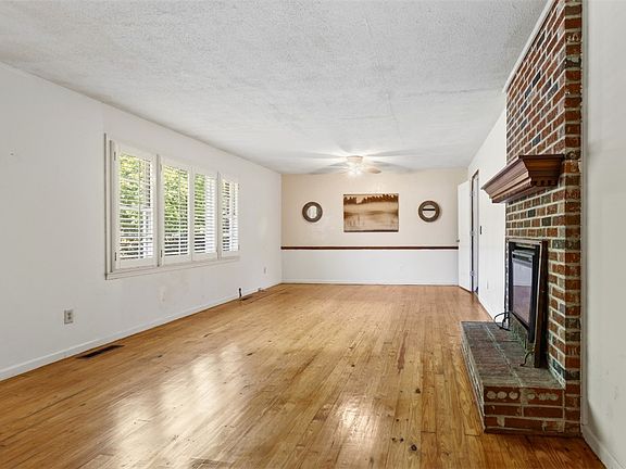 3rd image of 165 Lee Road 667