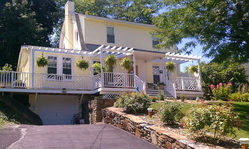 960 Brentview Rd photo 1