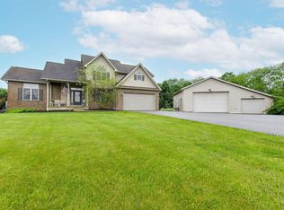 2712 Otter Fork Dr, Centerburg, OH 43011