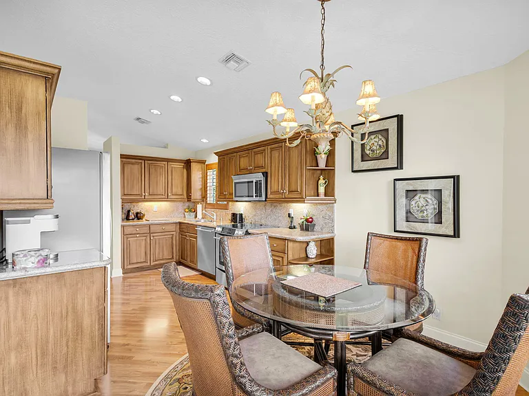 222 Legendary Cir — Photo 33