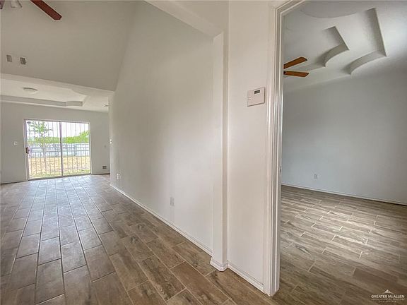 5th image of 820 Monica Ave