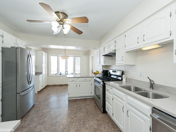 4th image of 1289 W New Britton Dr