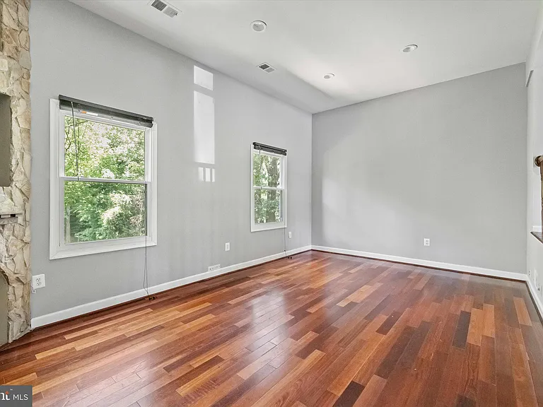 2022 Mayflower Dr — Photo 10