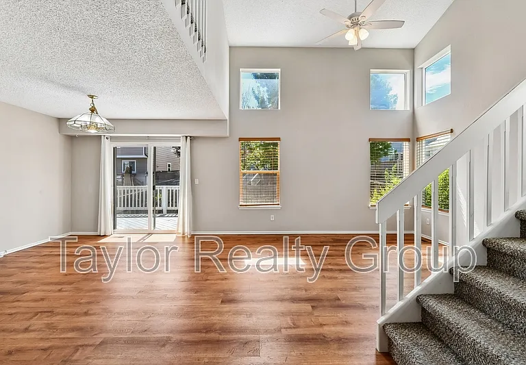 8728 Starwood Ln — Photo 5
