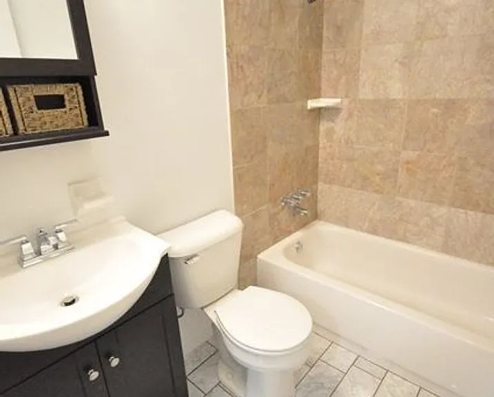188-190 E Kinnear Aly #192 — Photo 11