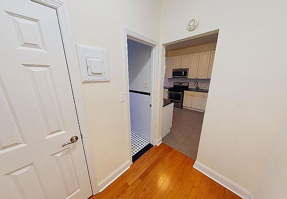 3rd image of 71-71 Yellowstone Blvd #2R
