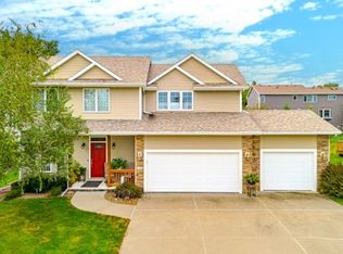 7502 Barnsley Dr, Johnston, IA 50131