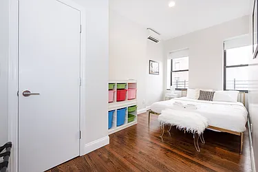 Rented by R New York