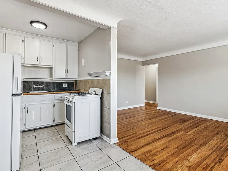 Leyden Apartments — Photo 11