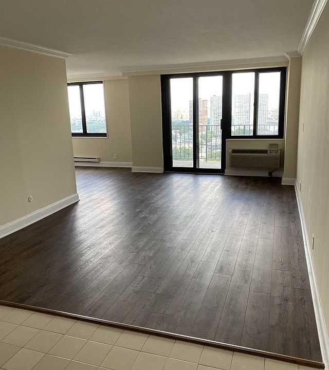 1st image of 1590 Anderson Ave #21H