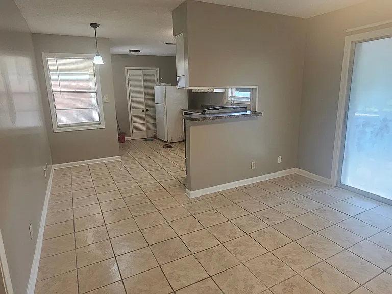2313 Ashland Dr — Photo 3