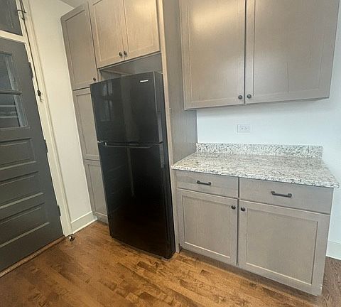 4th image of 3920 N Leclaire Ave APT 2