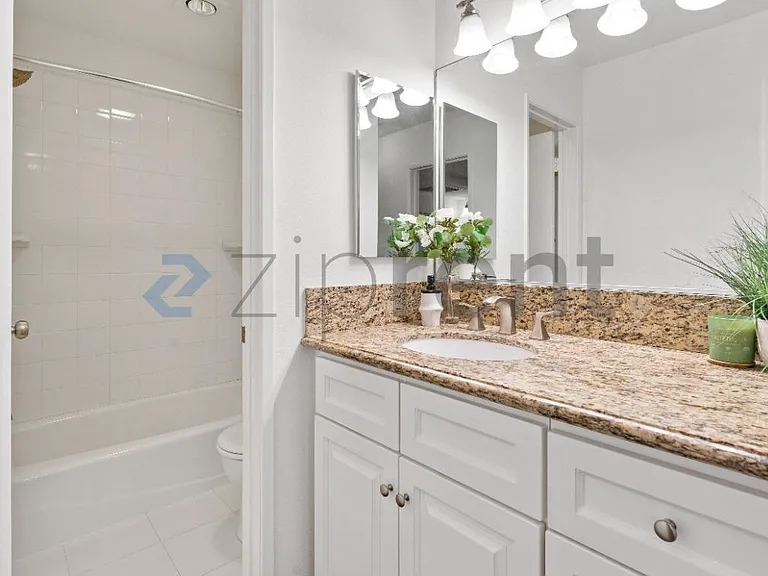 5257 Radford Ave #205 — Photo 18
