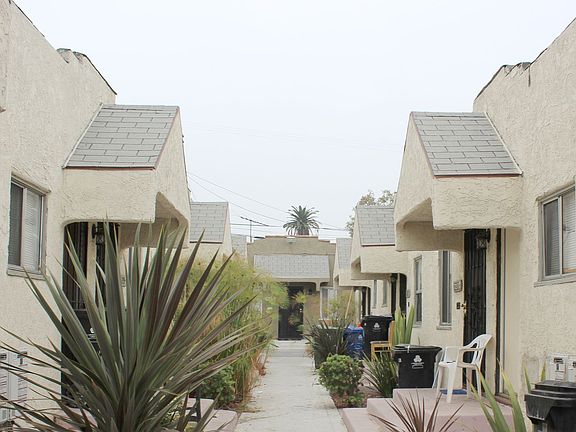 2nd image of 727 W 74th St #727