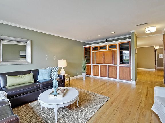 3rd image of 1347 Poe Ln
