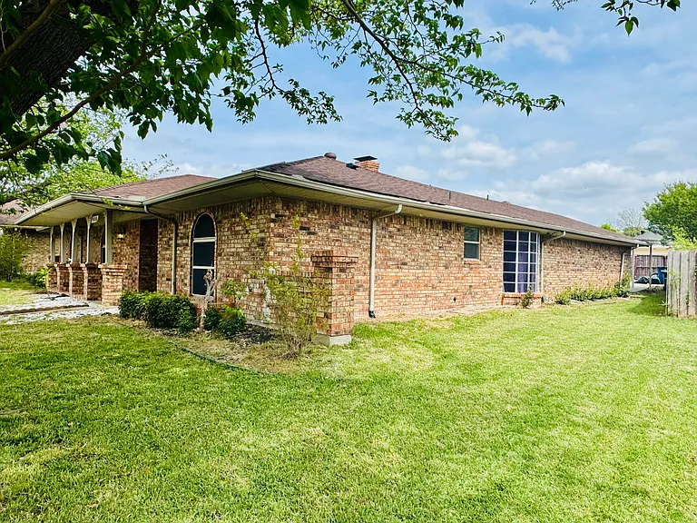 6010 Fawn Valley Ln — Photo 3