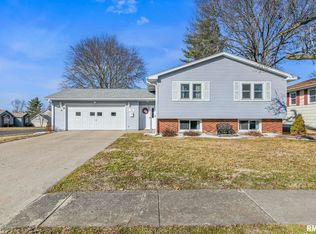 10 Baxter Pl, Jacksonville, IL 62650