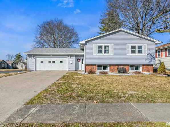 10 Baxter Pl, Jacksonville, IL 62650