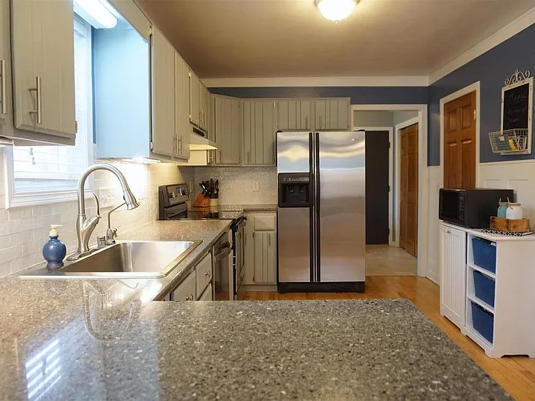 Kitchen furnished with Dishwasher, Oven, Refrigerator, large