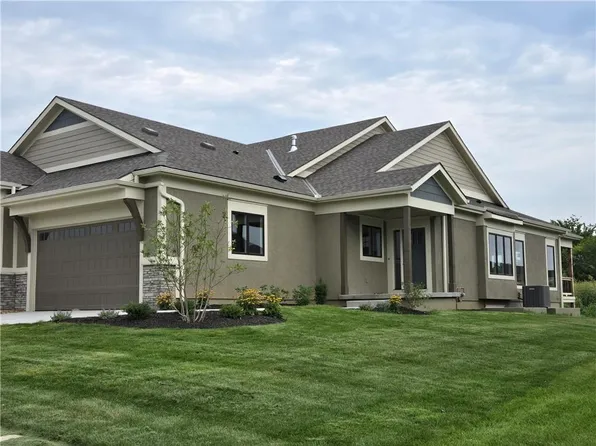11419 S Waterford Dr, Olathe, KS 66061
