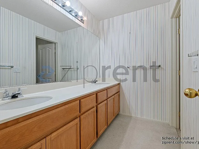 1001 Sandhurst Dr — Photo 25