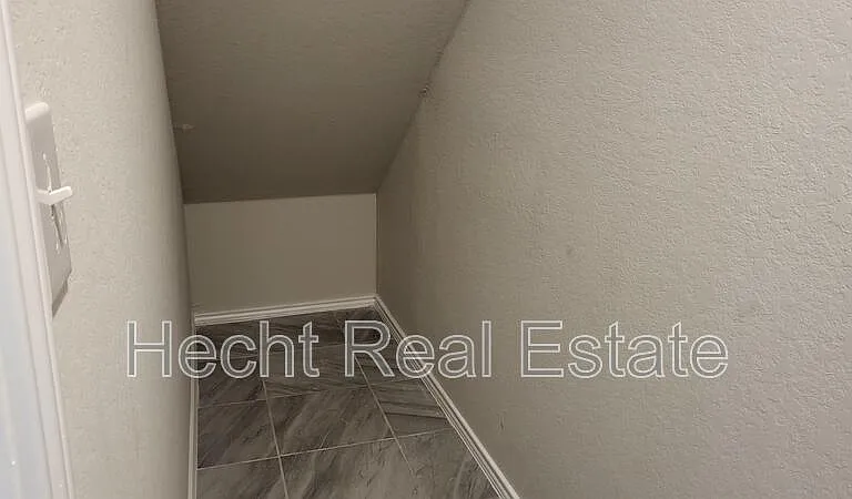 2440 Ayers Dr — Photo 9