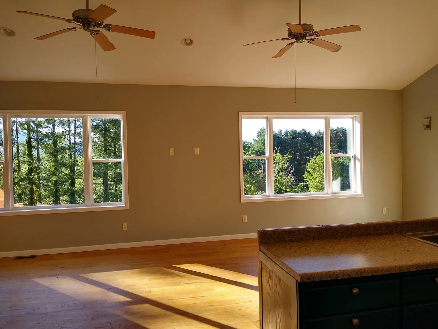 3 bed, 1289 sqft, $2,495 — Photo 3