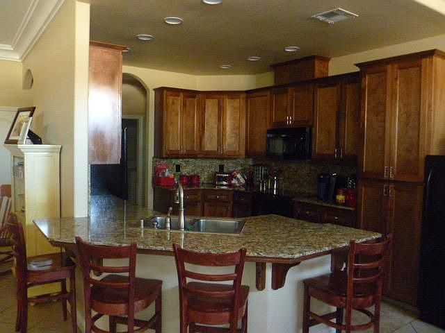 2nd image of 716 Shannon Ave