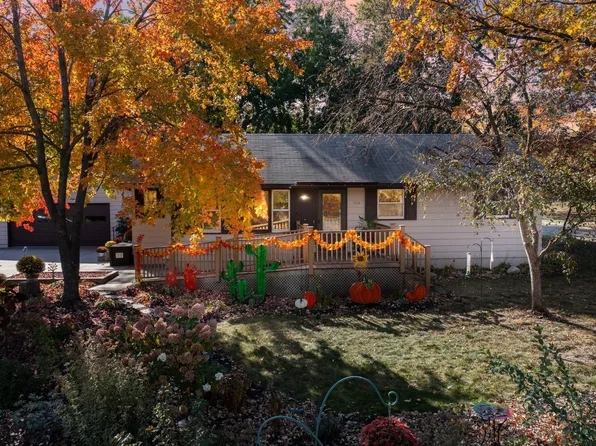 936 40th Ln, Anoka, MN 55303