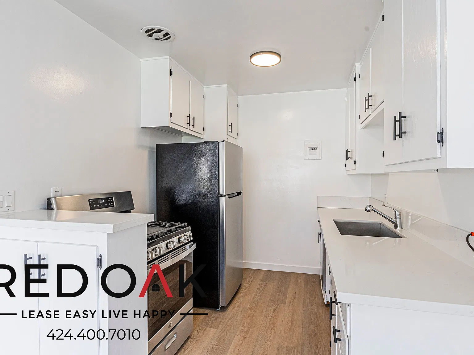 Airy 1-Bed with Dishwasher, Air Conditioning, Balcony and On-Site Laundry in the Heart of Los Feliz! — Photo 4