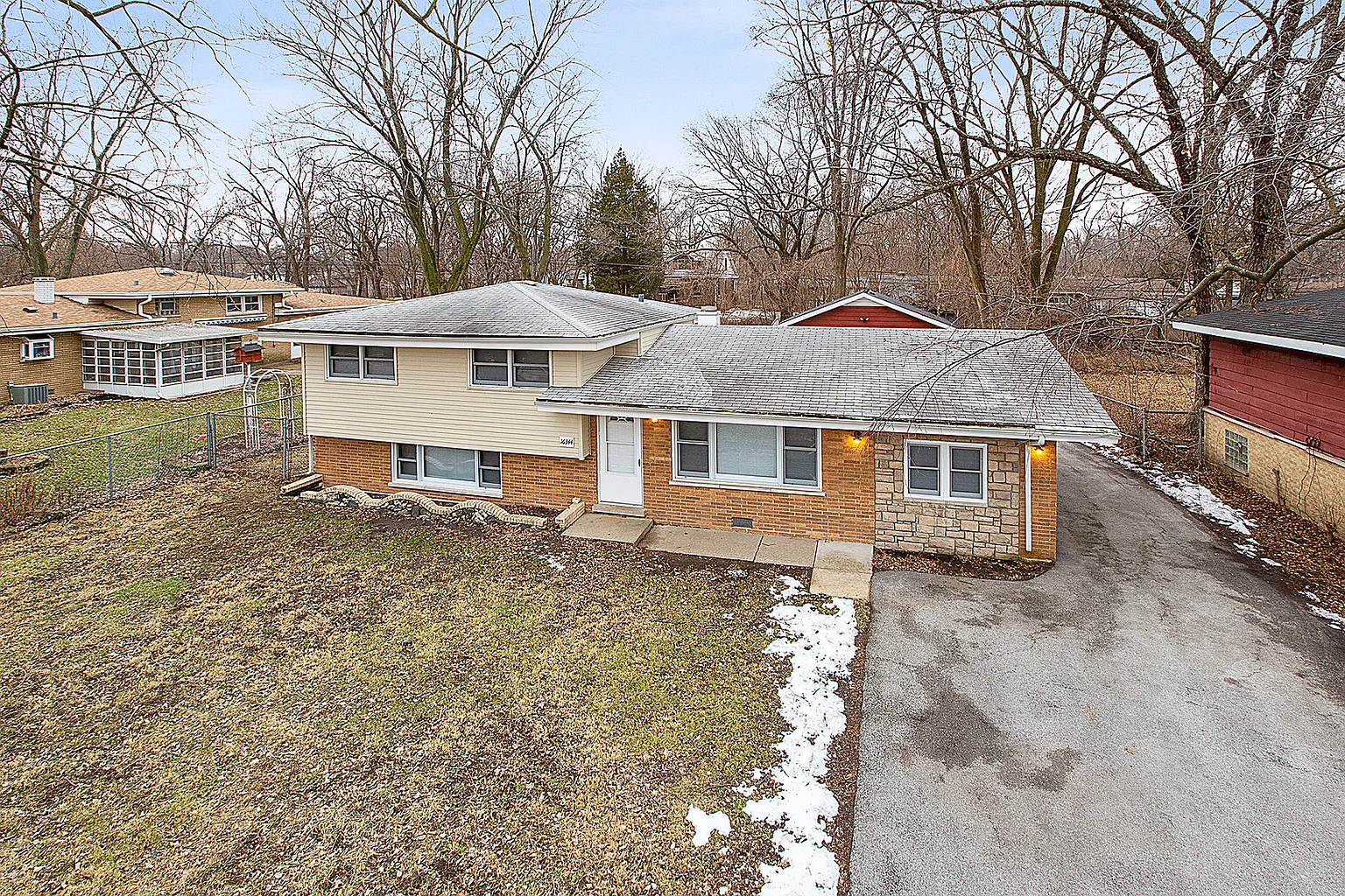 16344 Sawyer Ave photo 1