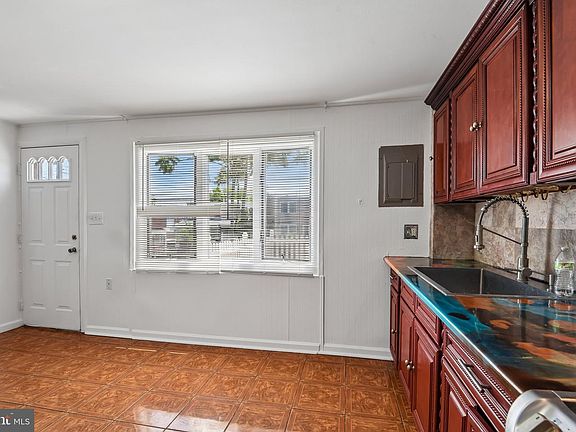 5th image of 7905 Eastdale Rd