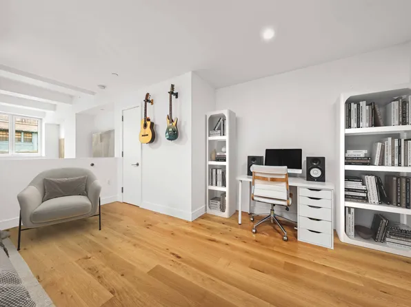 42-02 Crescent Street image 11 of 19