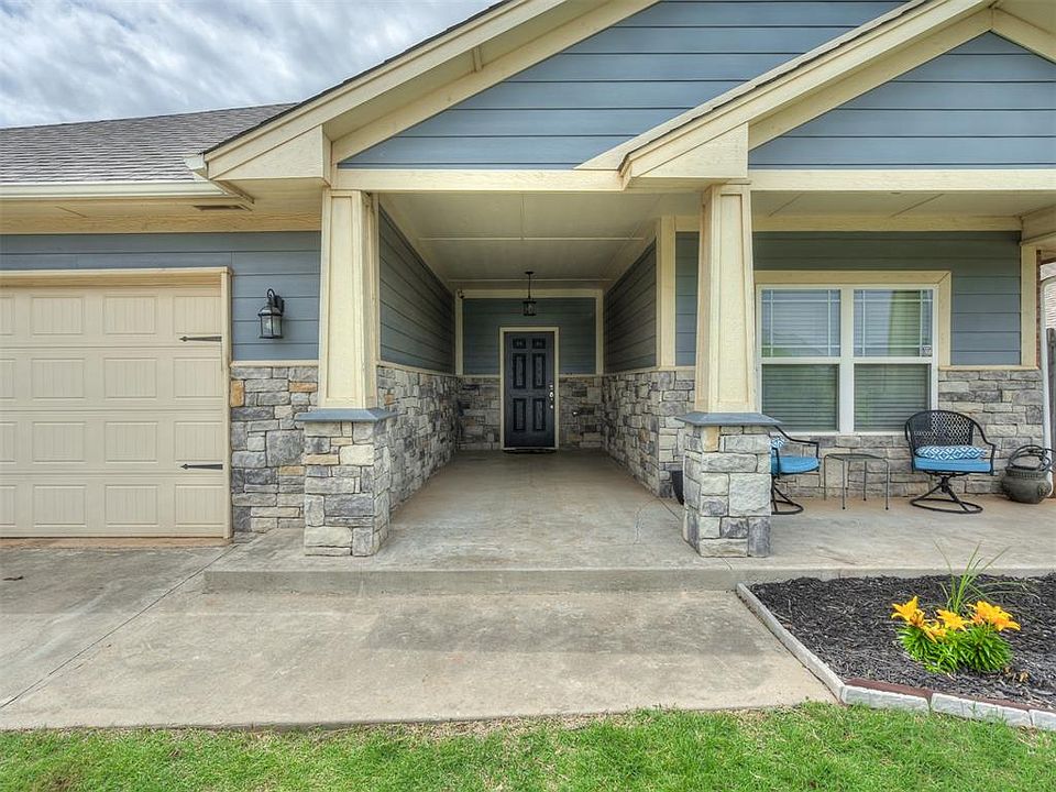 1st image of 8332 NW 141st Cir