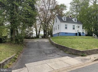 6715 Pine Grove Dr, Suitland, MD 20746