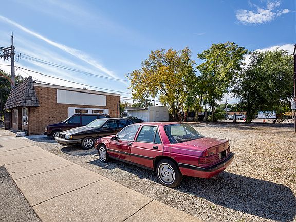 4th image of 7216 N Western Ave