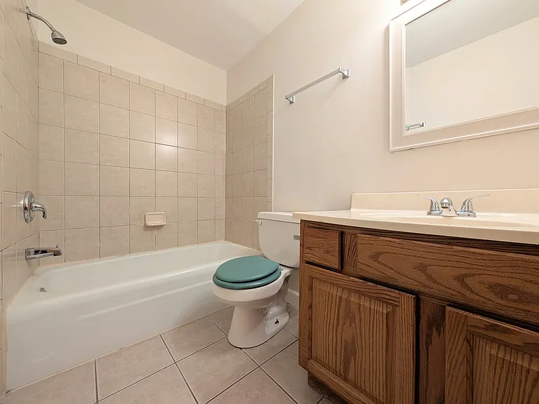 390 W Walnut St — Photo 6