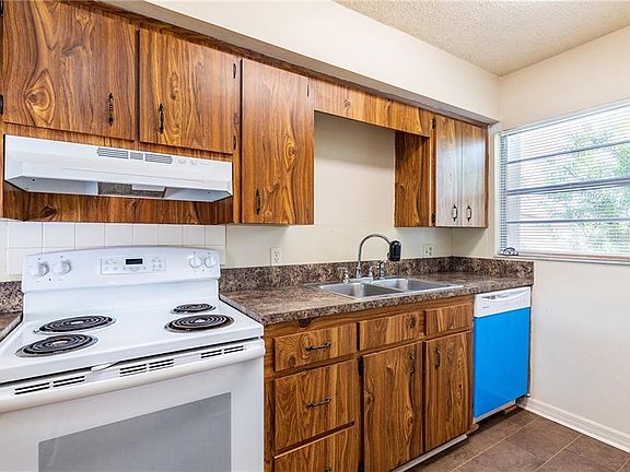3rd image of 1053/1055 Captiva Poin