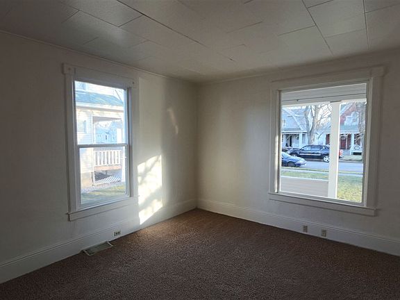 3rd image of 914 W Spofford Ave