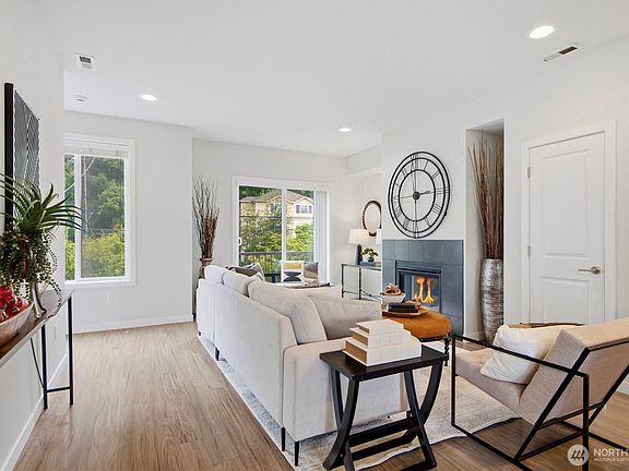 5th image of 4115 Delridge Way SW
