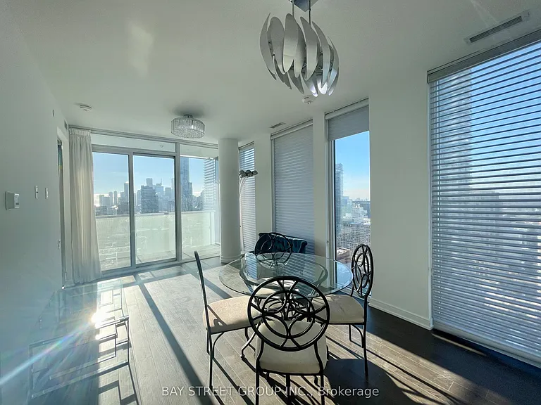 28 Wellesley St E #3202 — Photo 4