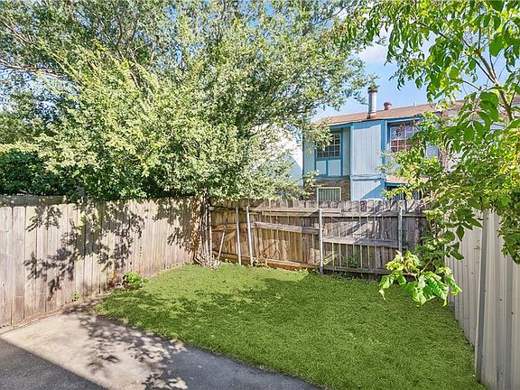 4th image of 6571 Coveview Ct