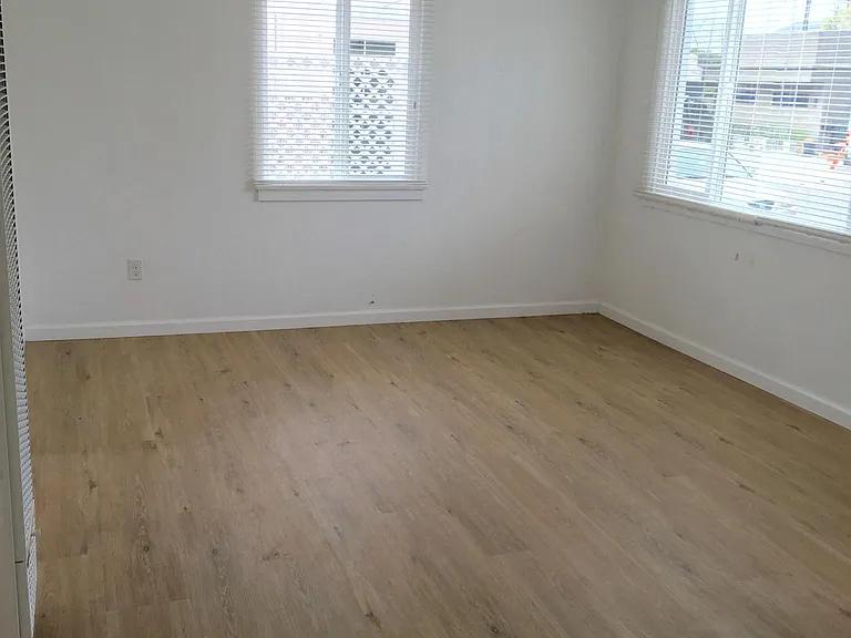 231 Placentia Ave — Photo 3