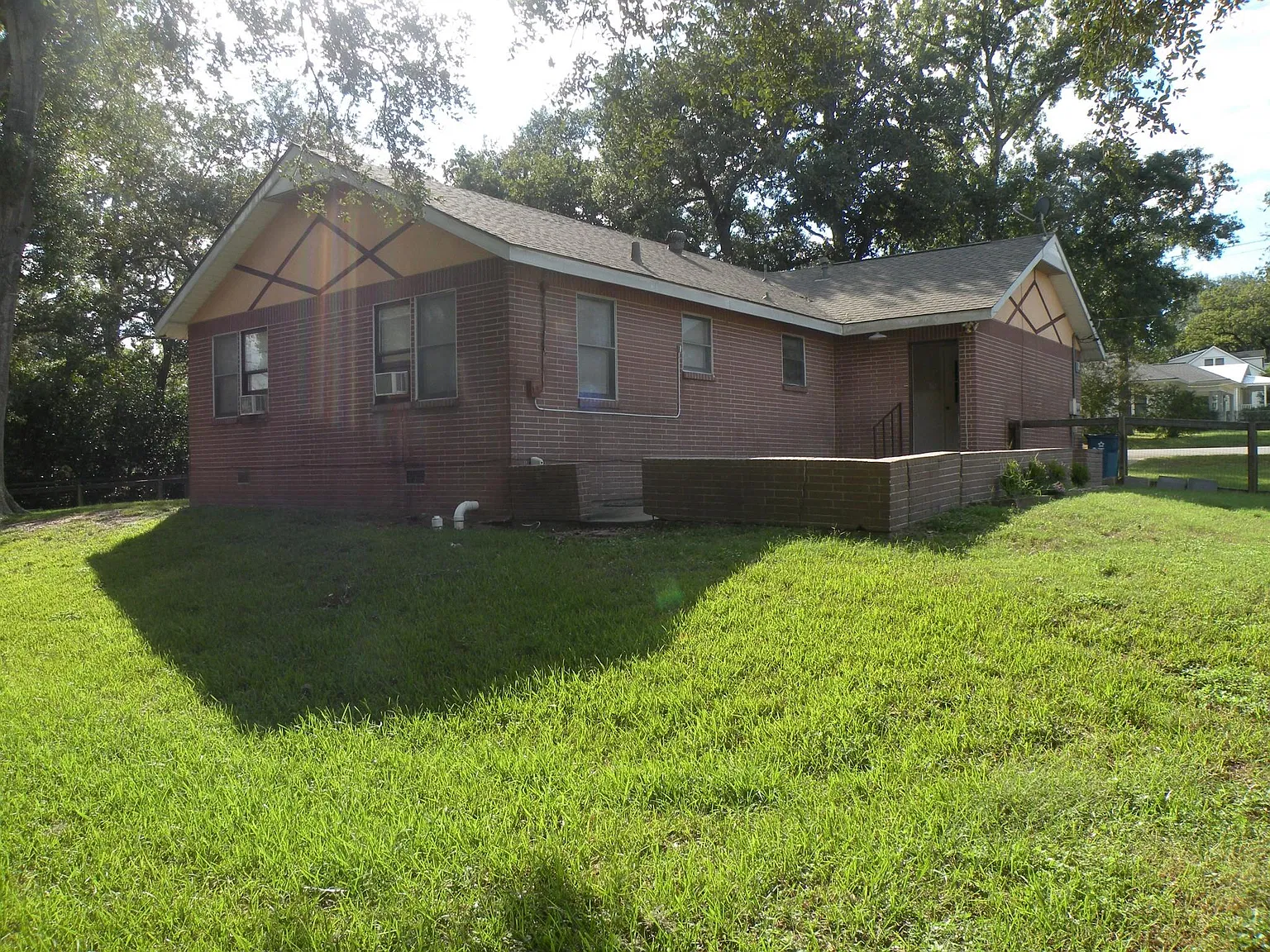 3 bed, 1.0 bath, $1,550 — Photo 4