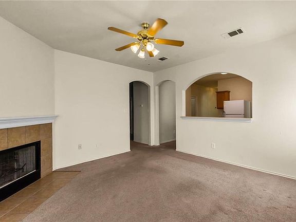 5th image of 603 Wiley St
