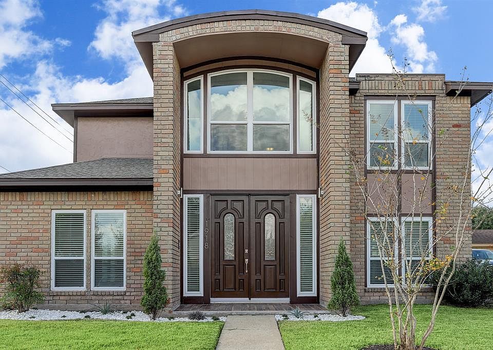 1st image of 1918 Hickory Lawn Dr