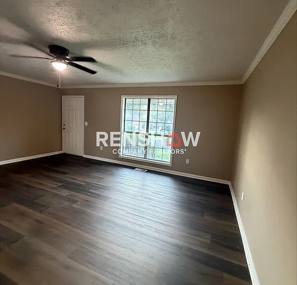 57 Derbyshire Dr — Photo 2