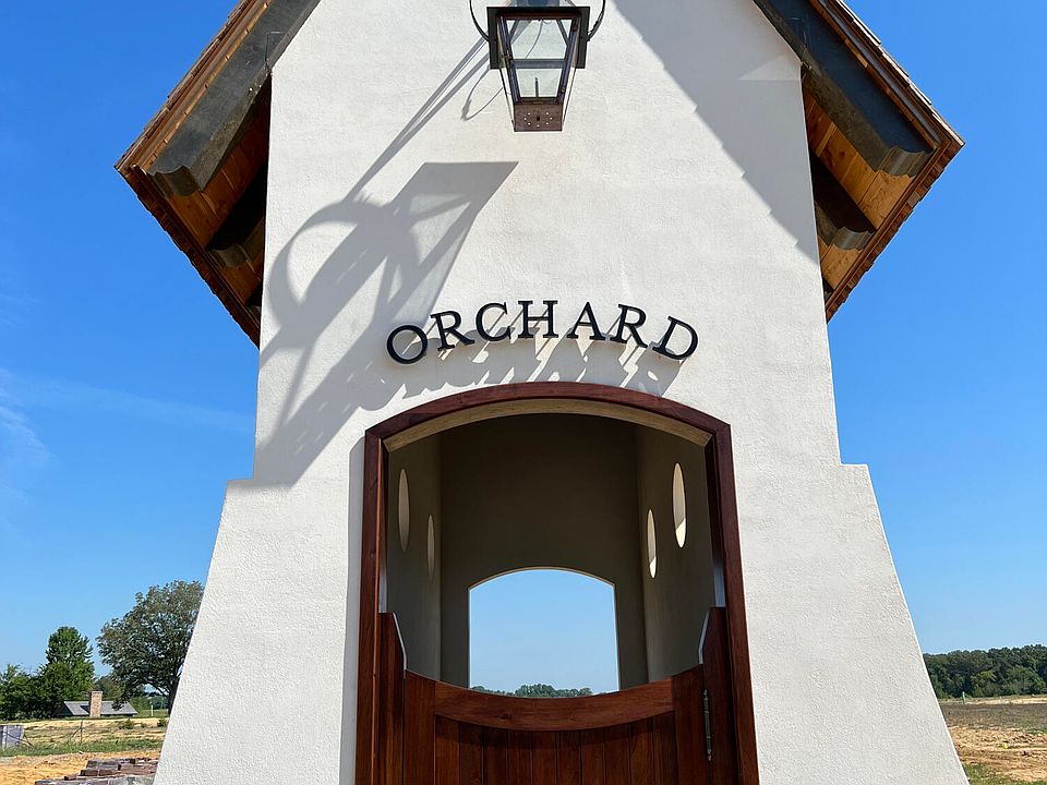 2nd image of 814 Red Cedar Loop #11