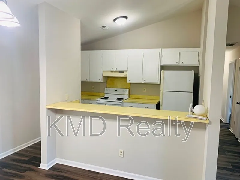 3 bed, 2.0 bath, 1493 sqft, $1,745 — Photo 2